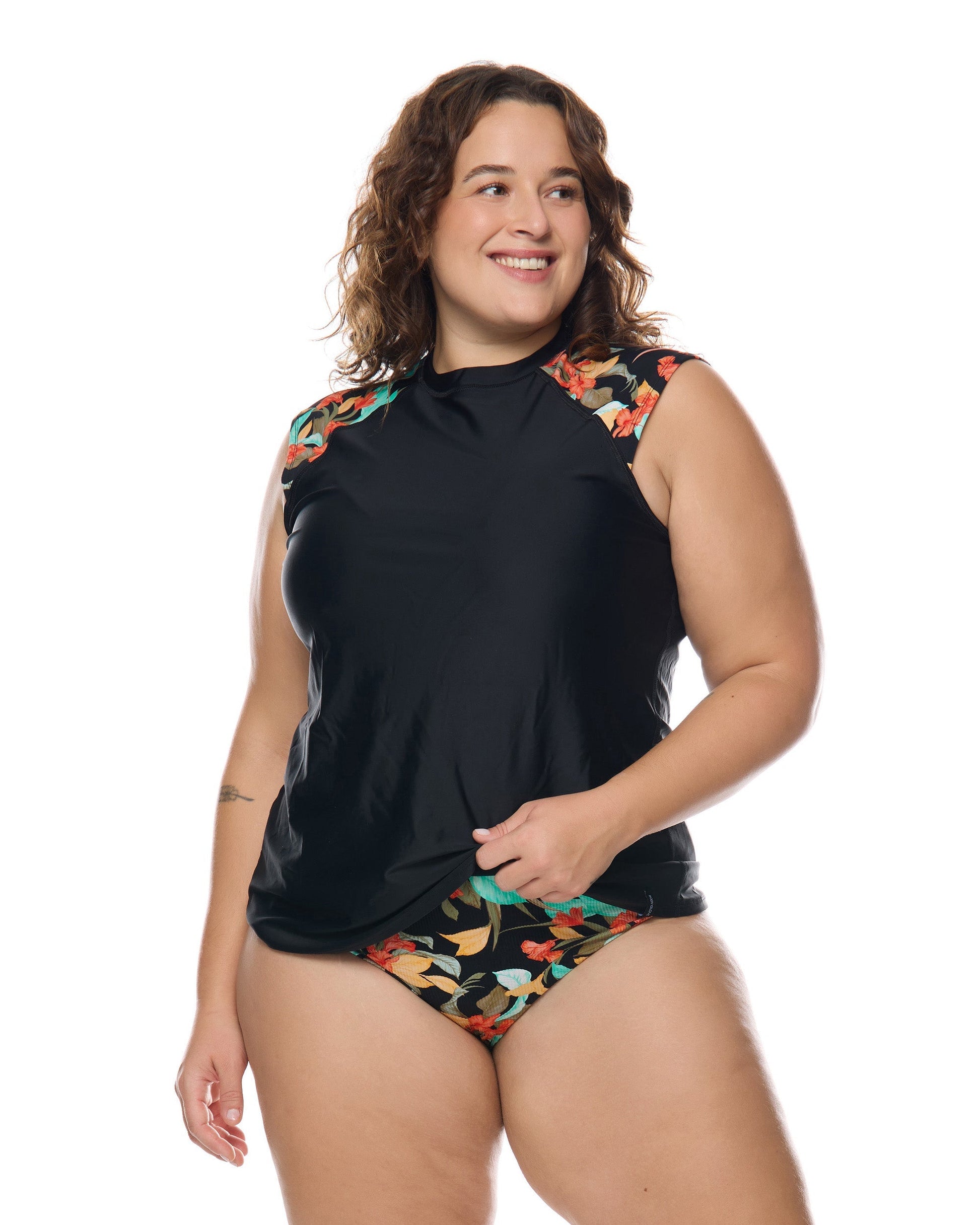 Hamoa Sleek Plus Size Long Sleeve Rashguard - Black